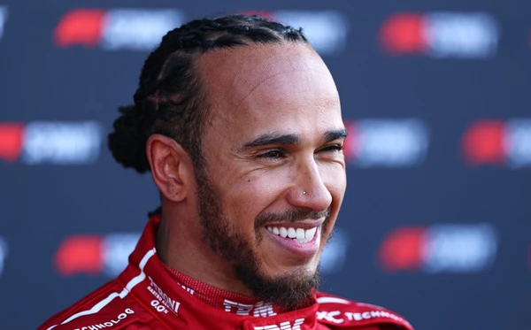 Lewis Hamilton conquistou a pole position da corrida sprint do GP da China