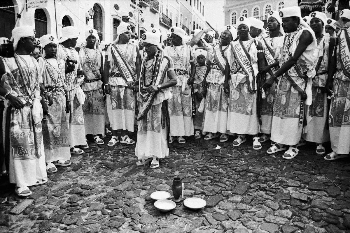 Obra Saída dos Filhos de Gandhy carnaval de 1999, de Lita Cerqueira