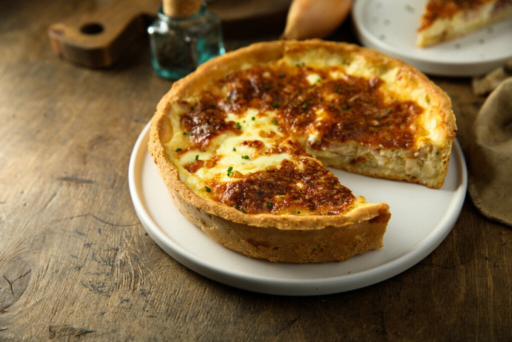 Quiche de queijo (Imagem: MariaKovaleva | Shutterstock)