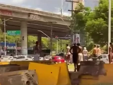 Imagem - Integrantes de torcida organizada do Vitória se envolvem em confusão na Rótula do Abacaxi