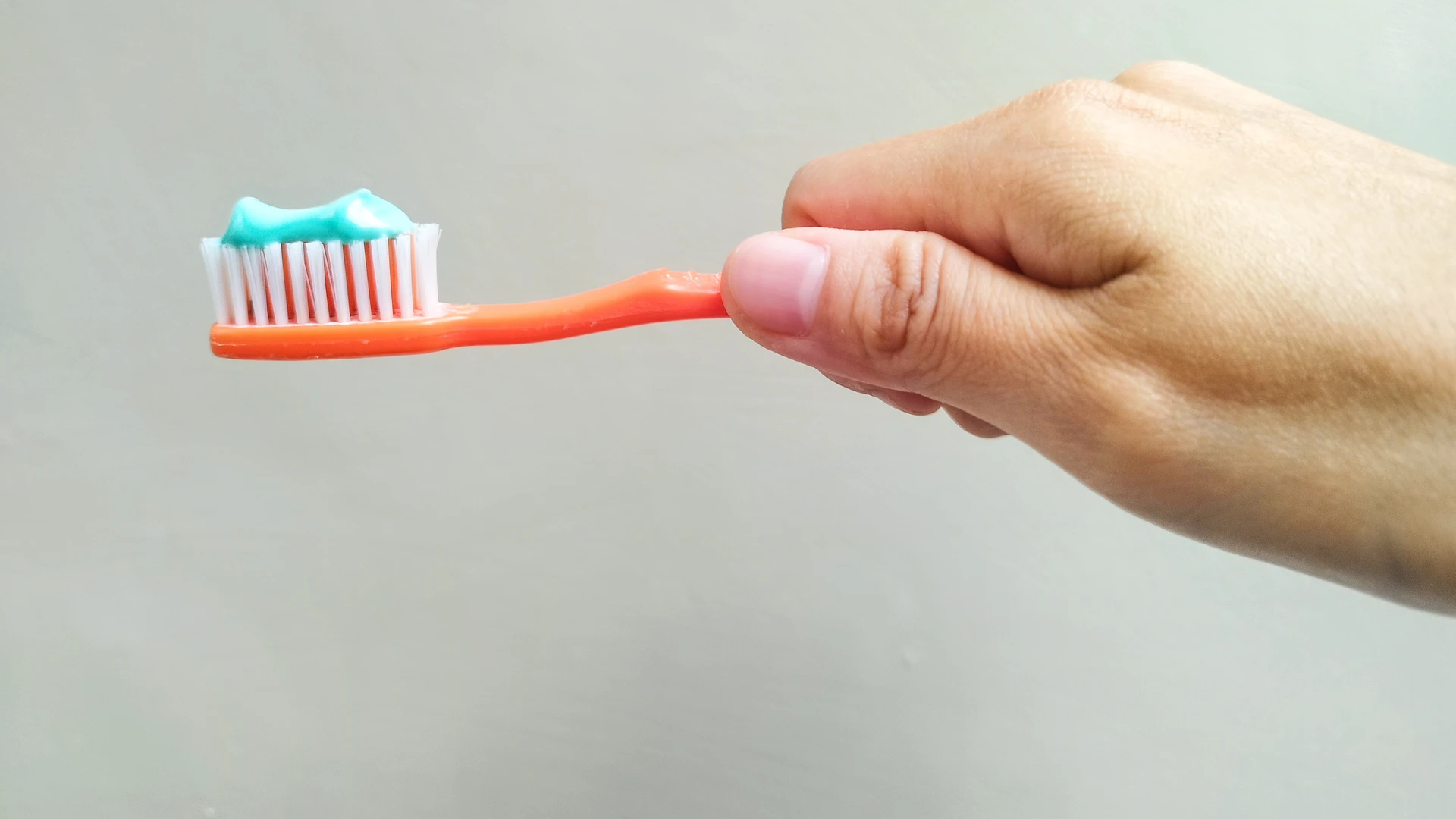 Imagem - Anvisa interdita pasta de dente da Colgate após relatos de reações adversas
