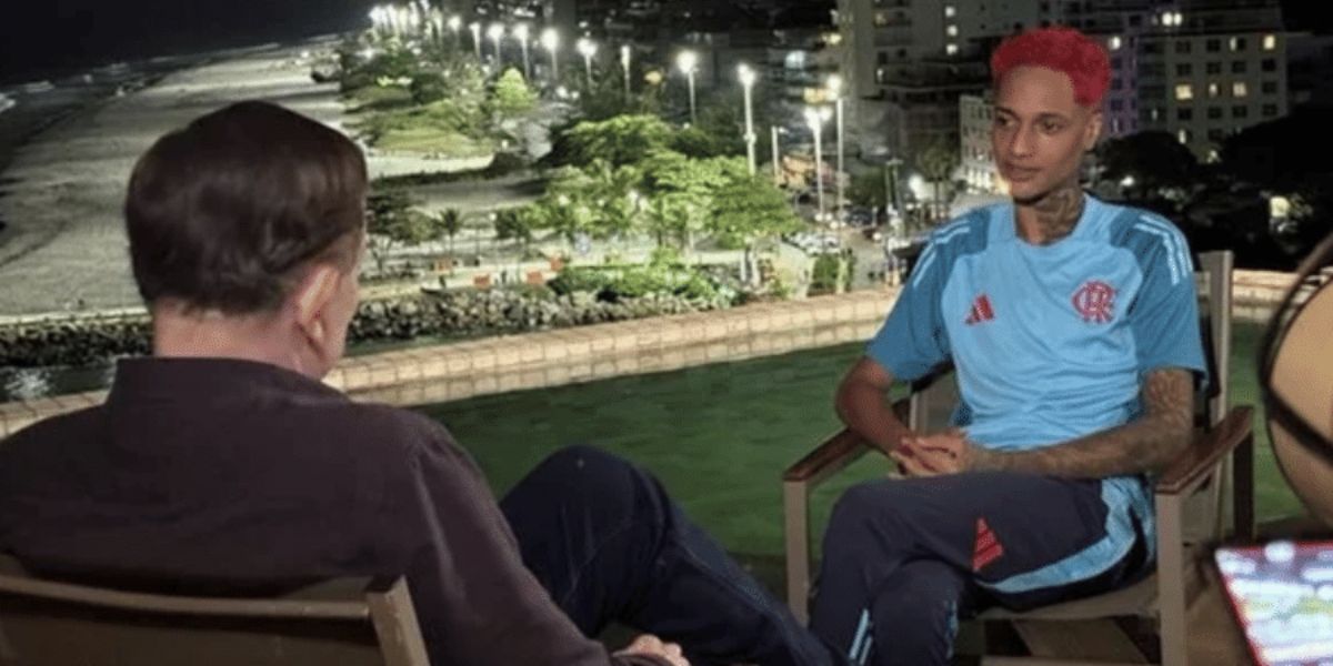 Oruam em entrevista a Roberto Cabrini no Domingo Espetacular por Reprodução/TV Record