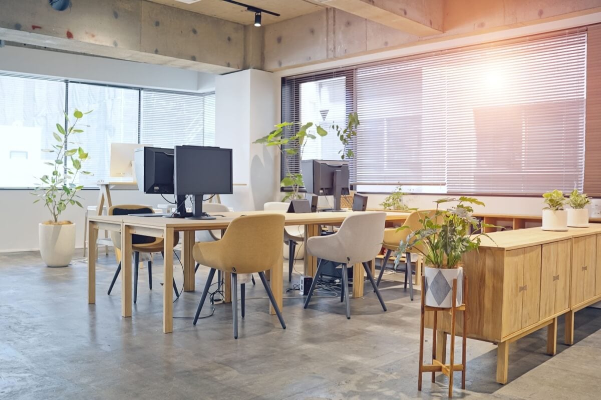 Um ambiente de trabalho organizado favorece a saúde mental dos colaboradores (Imagem: metamorworks | Shutterstock)