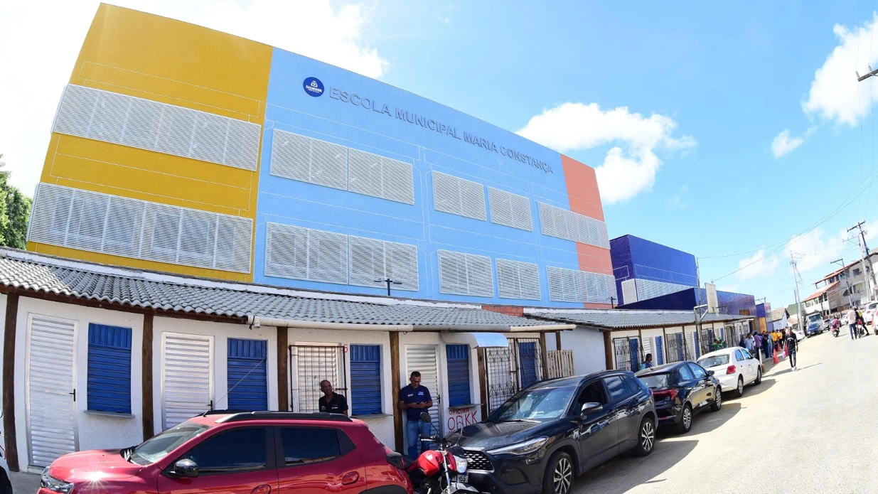 Imagem - Veja lista de salários dos professores de Salvador; líderes da greve recebem até R$ 23 mil