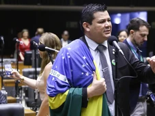 Imagem - Deputado que desejou morte de Lula foi processado por Caetano Veloso e Chico Buarque