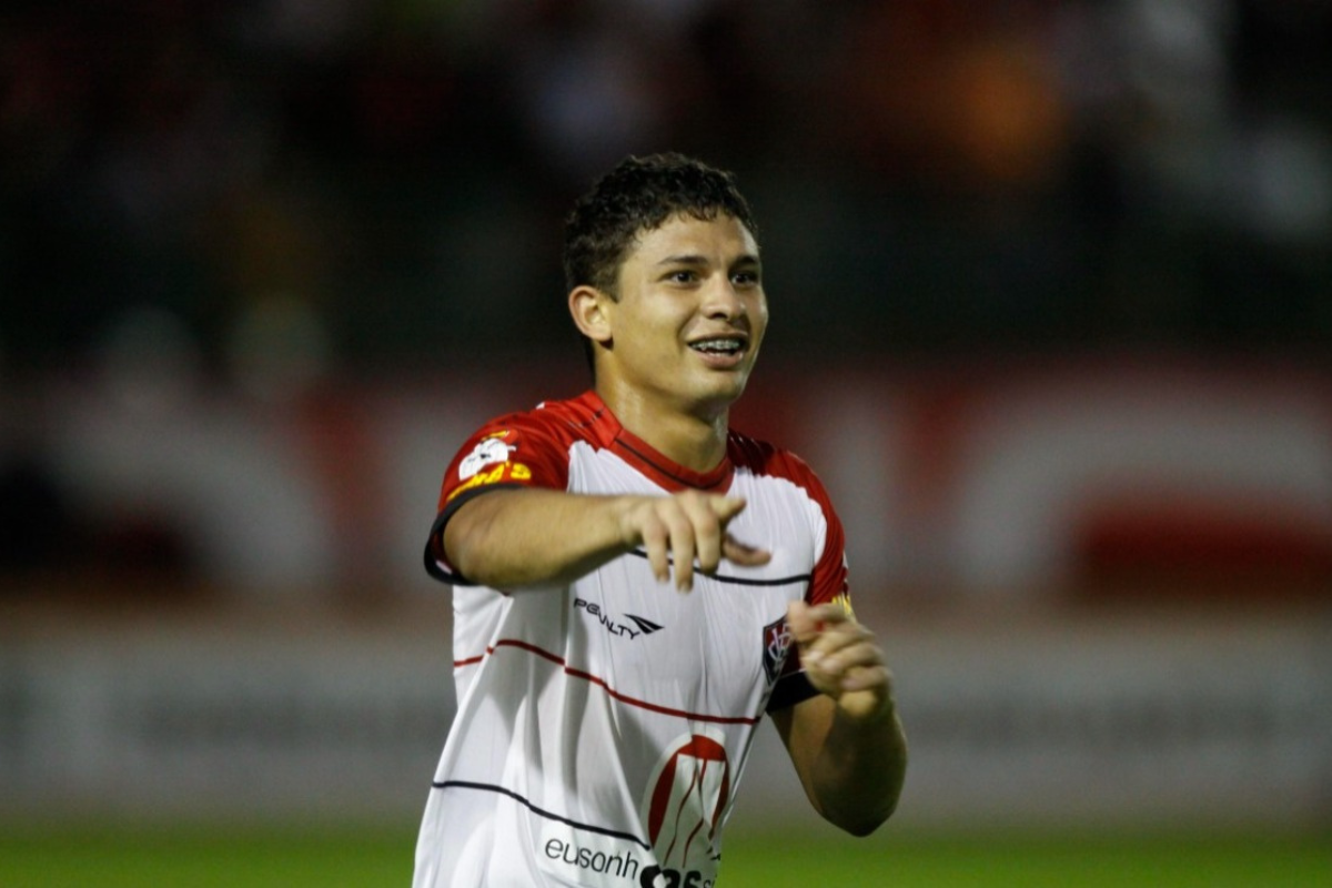 Elkeson marcou 2 gols  por Robson Mendes/ Arquivo Correio