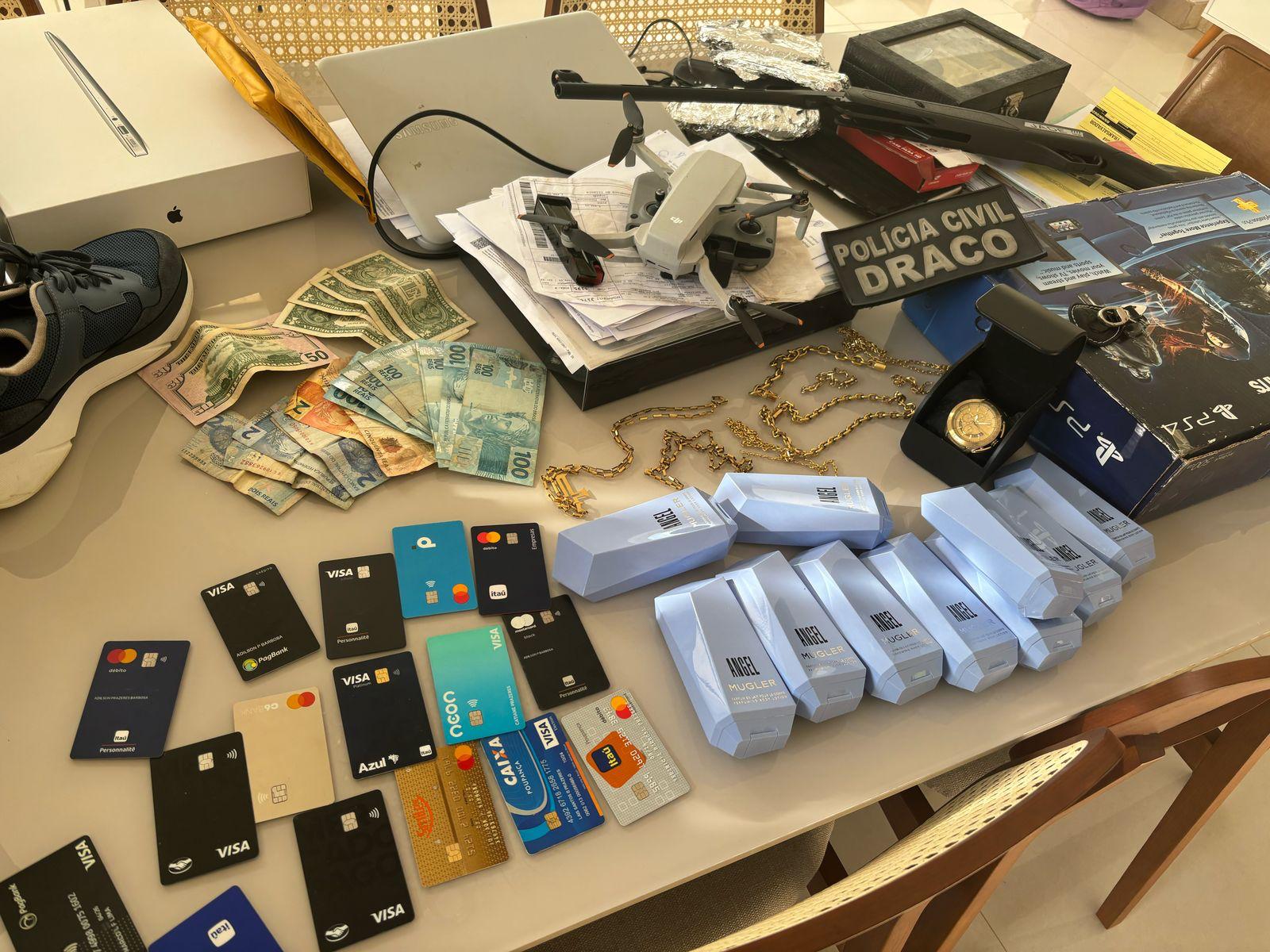 Parte do material apreendido por Divulgação