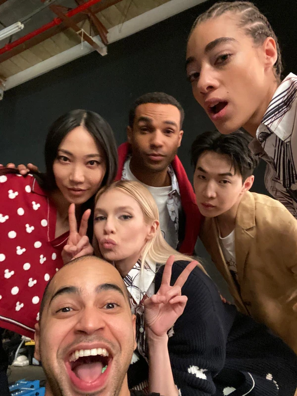 Jorge Dorsinville dirigindo uma sessão de fotos por Acervo pessoal