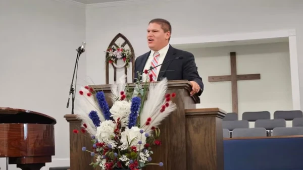 Homens armados invadem igreja e sequestram pastor durante celebração