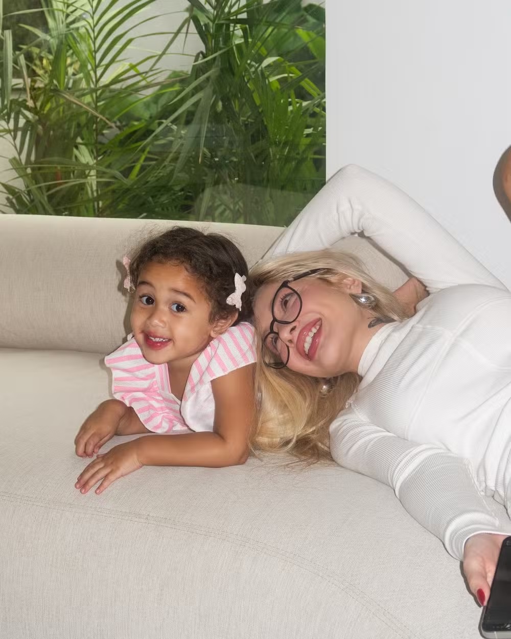 Cecília e Karoline Lima por Reprodução