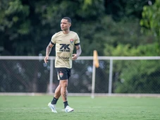 Imagem - Provável titular contra o Fortaleza, Matheuzinho admite não estar em sua melhor forma física