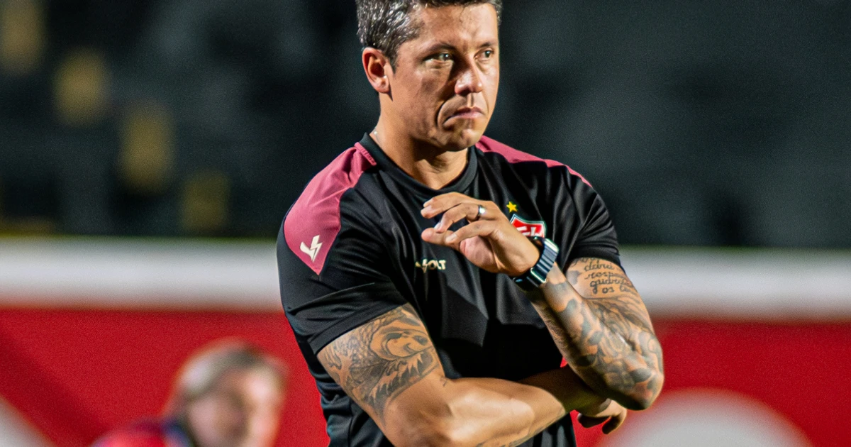 Imagem - Thiago Carpini é demitido do Vitória após eliminação dentro de casa