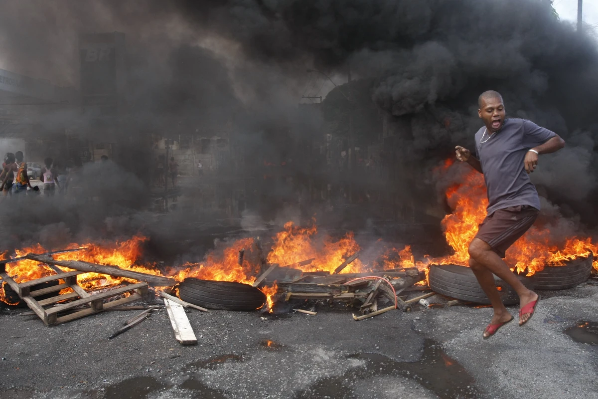 Protesto na Nilo Peçanha, na Calçada