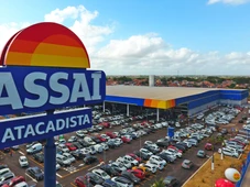 Imagem - Funcionário e cliente são flagrados trocando socos em supermercado de Salvador