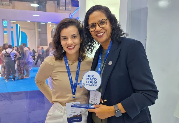 Luciana Mattos (à direita) e Luise Daltro (à esquerda)