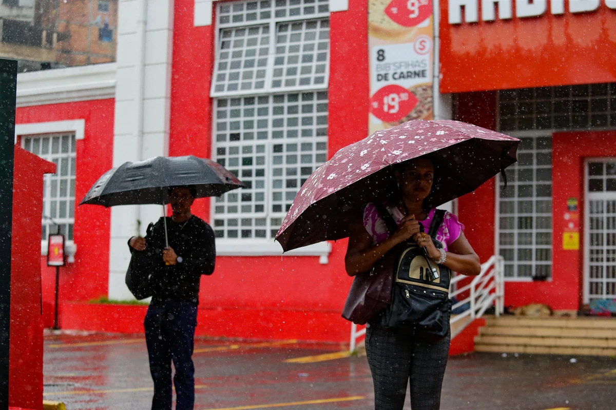 Chuva em Salvador por Arisson Marinho/CORREIO