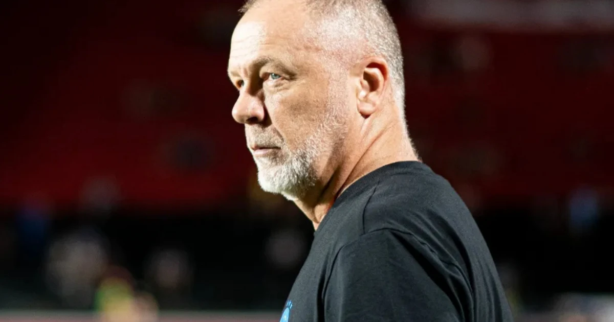 Imagem - Familiares de Mano Menezes morrem em acidente e técnico é dispensado de partida contra o São Paulo