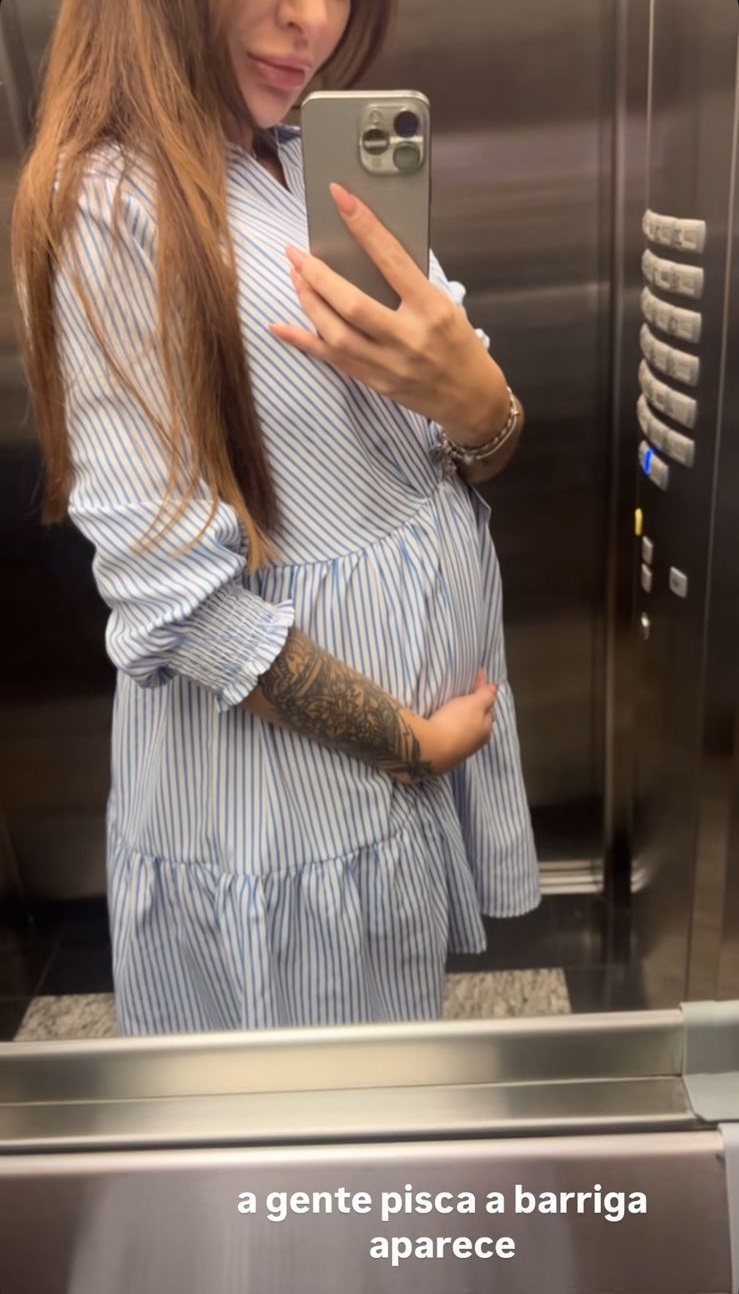 Any Awuada mostrou barriga nas redes sociais por Reprodução