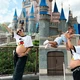 Imagem - Mickey Mouse exclusivo, duas babás, três seguranças e área vip: a viagem de Bruna Biancardi para a Disney