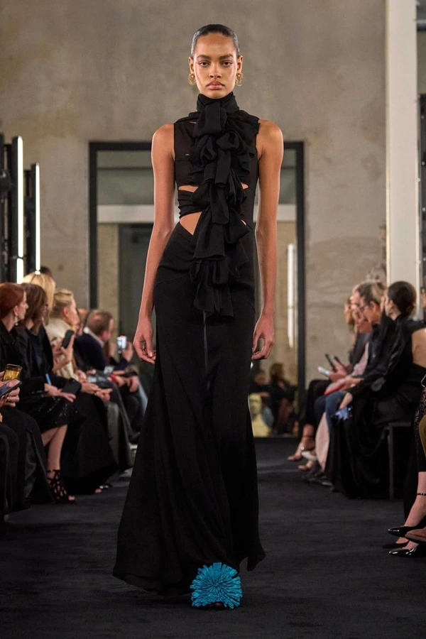 Desfile Alaia PFW 2025