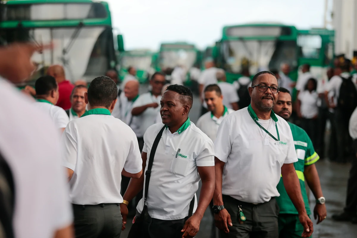 Rodoviários fazem paralisação e atrasam saída de ônibus em Salvador