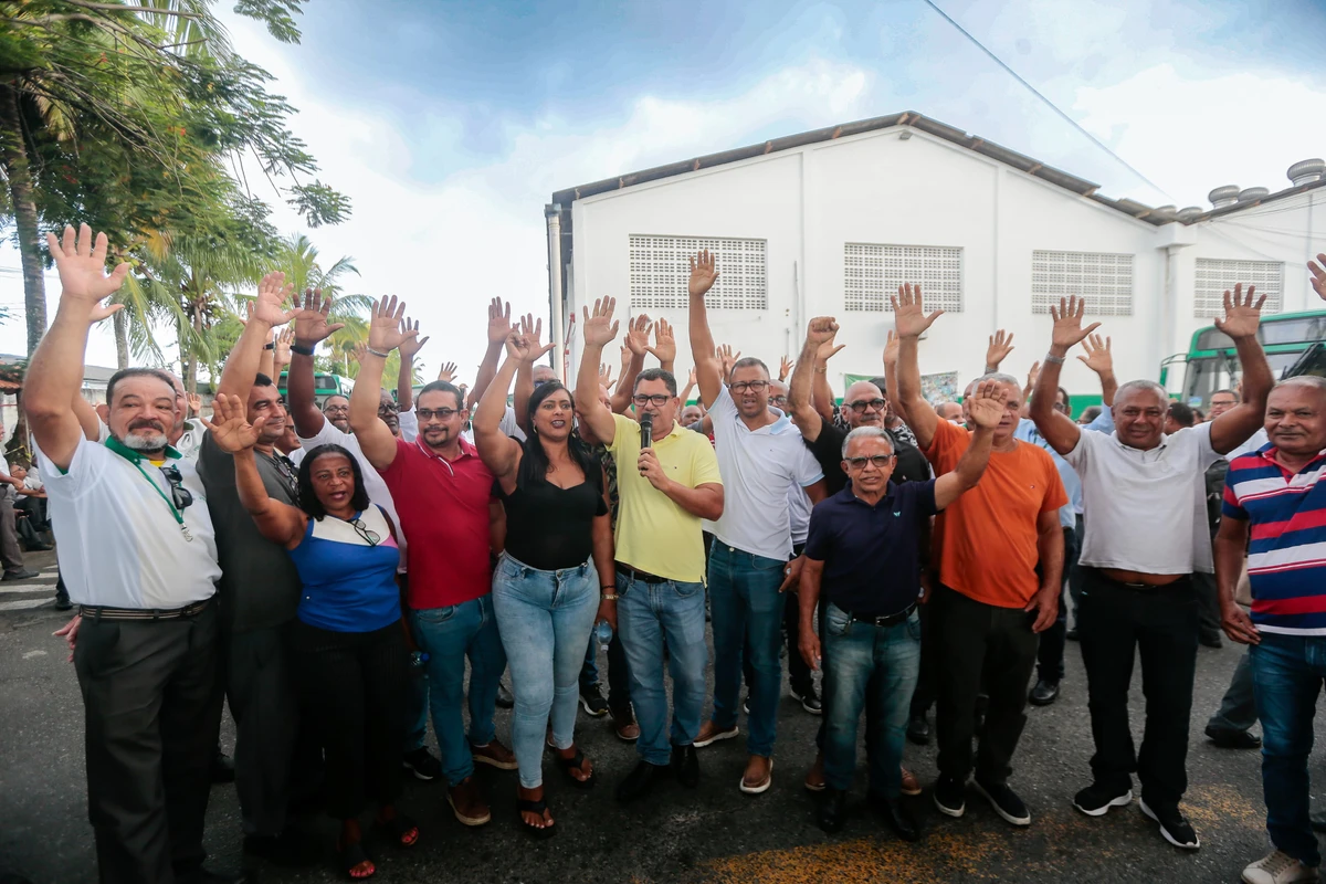 Rodoviários fazem paralisação e atrasam saída de ônibus em Salvador por Marina Silva/CORREIO