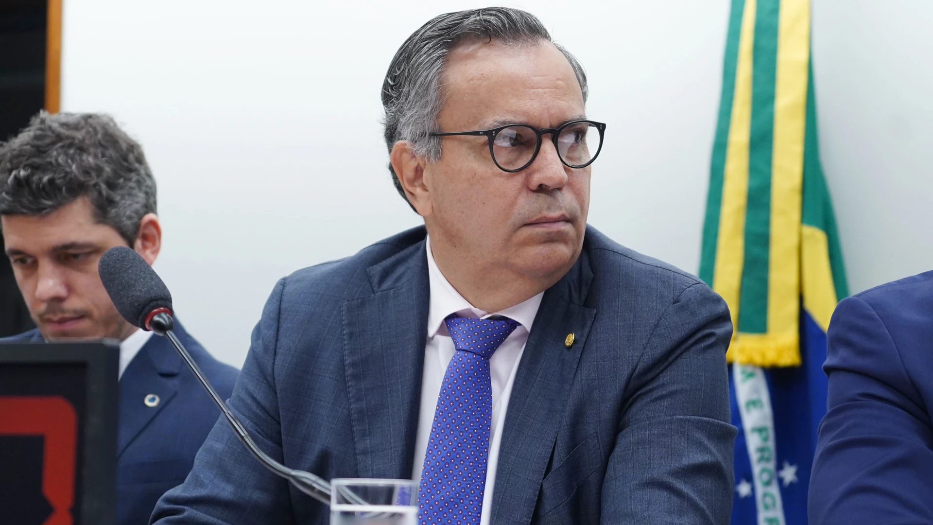Imagem - O já vai tarde de Félix, a barriga de aluguel e os empréstimos que dariam 
para duas pontes