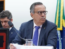 Imagem - O já vai tarde de Félix, a barriga de aluguel e os empréstimos que dariam 
para duas pontes