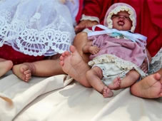 Imagem - Ter um bebê reborn é saudável? Psicanalista e artista que confecciona os bonecos comentam