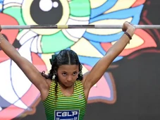Imagem - Brasileira de 14 anos quebra recorde mundial e é campeã sub-17 no levantamento de peso