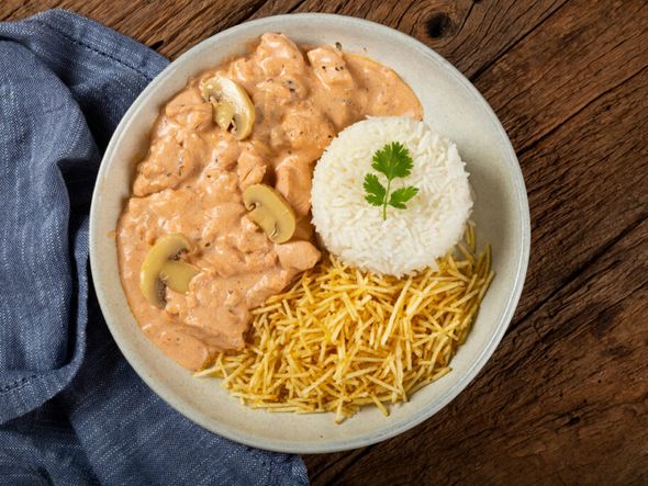 Imagem - Mulher recebe pedido errado, aciona a Justiça e é indenizada após passar mal com estrogonofe