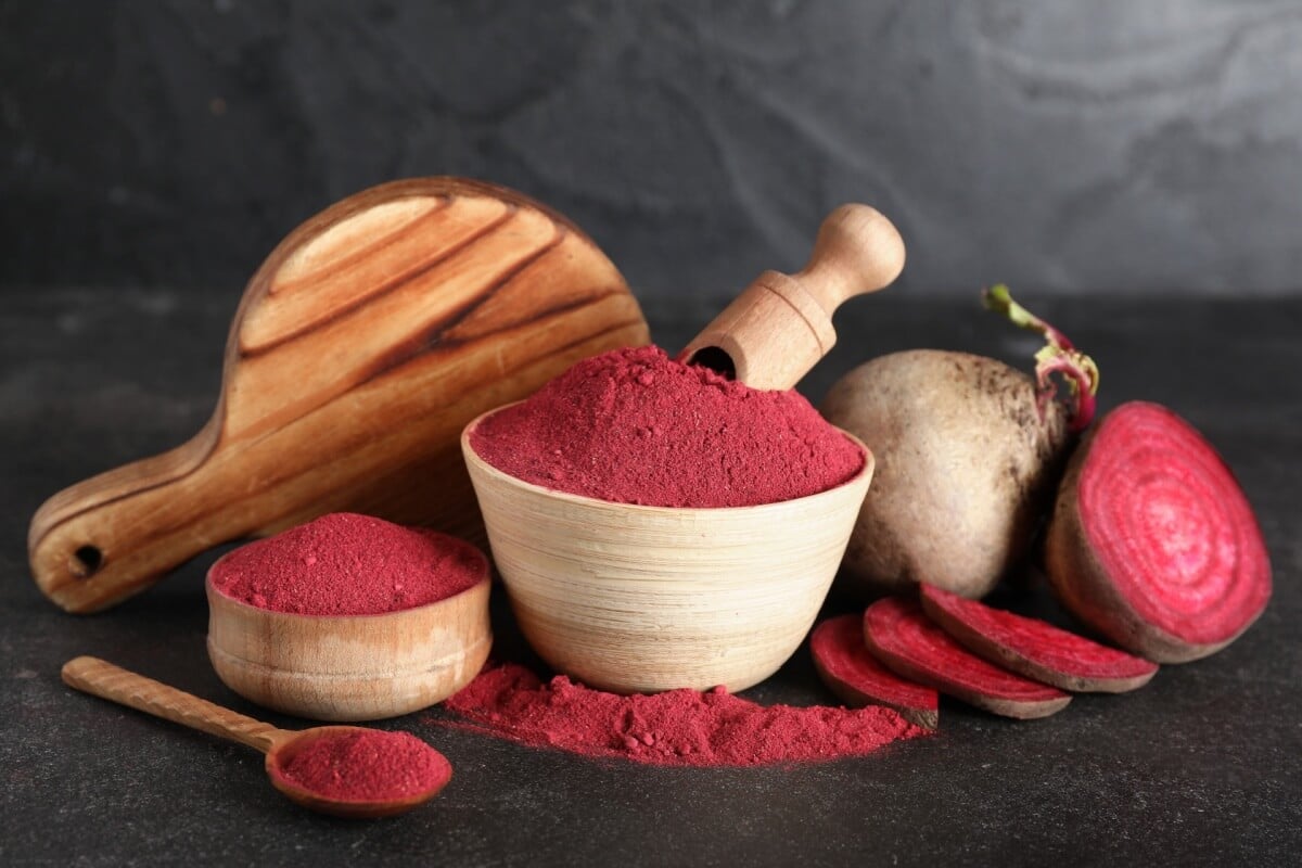 Alimentos em pó podem contribuir para uma rotina saudável e prática (Imagem: Pixel-Shot | Shutterstock)