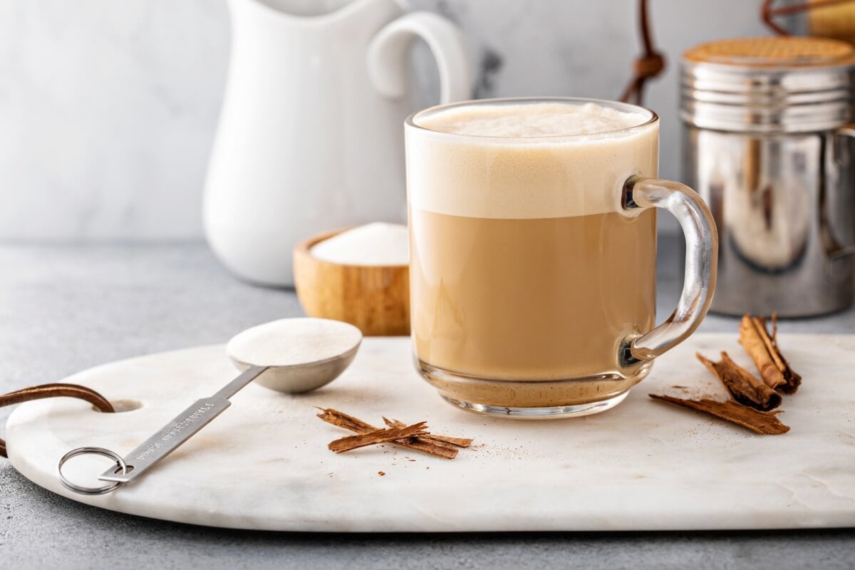 Cappuccino proteico (Imagem: Elena Veselova | Shutterstock)