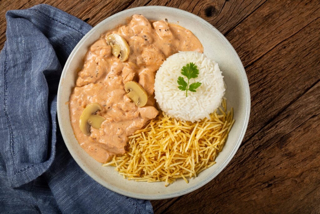 Estrogonofe de frango (Imagem: WS-Studio | Shutterstock)