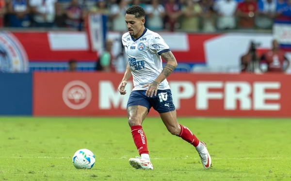 Gilberto em ação pelo Bahia