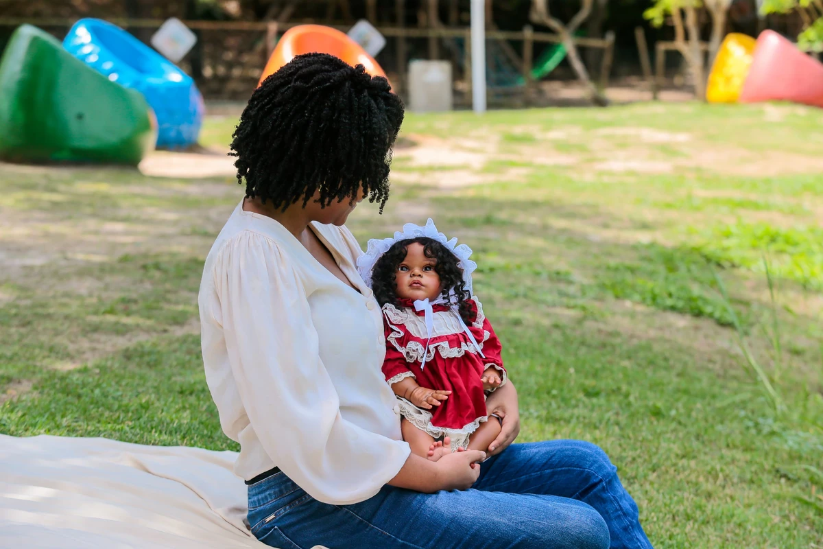 Isabela Néri coleciona e confecciona bebês reborn