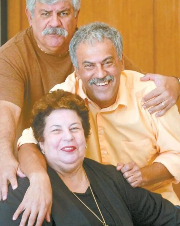 Nana ao lado dos irmãos Dori e Danilo