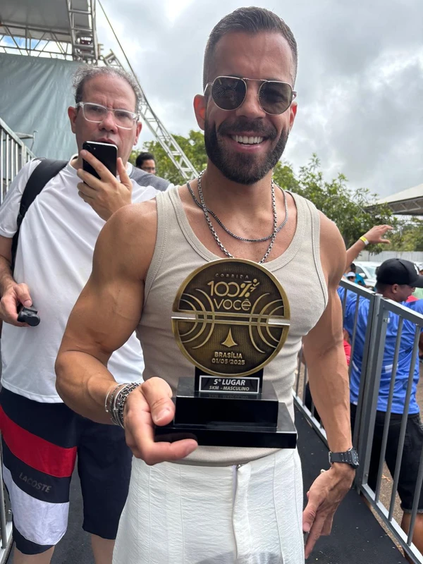 Pipo e o troféu da Corrida