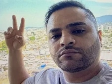 Imagem - 'Só manda isso aí?'; policial é flagrado reclamando do valor da propina com traficante