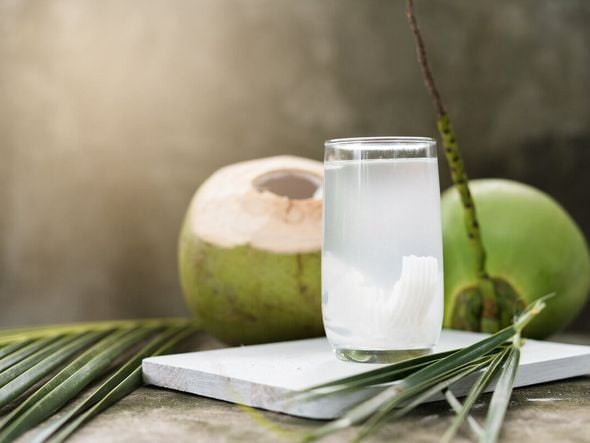 Imagem - 11 benefícios da água de coco para a saúde