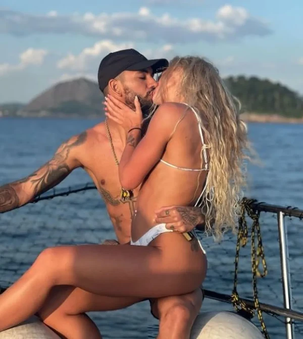 Alisha Lehmann e Douglas Luiz