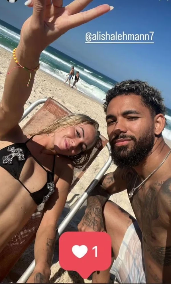 Alisha Lehmann e Douglas Luiz