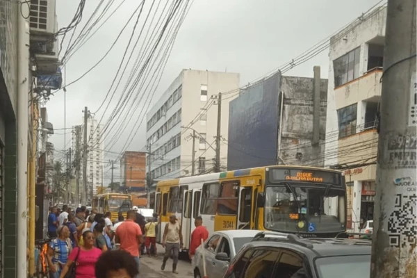 Coletivo na região da Djalma Dutra