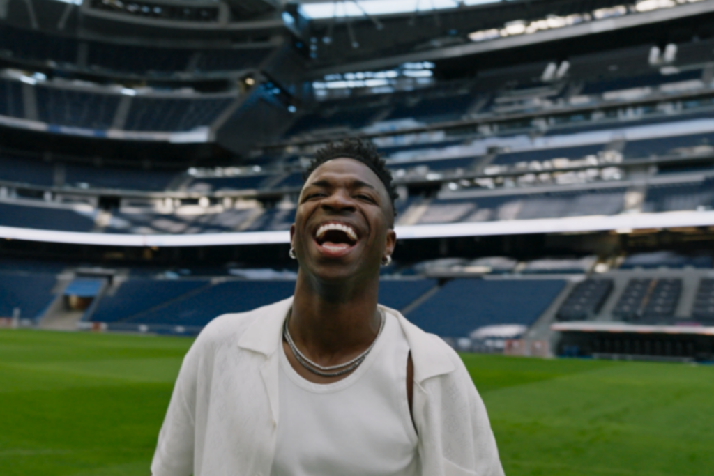 O documentário &#8220;Baila, Vini&#8221; destaca momentos marcantes e emblemáticos da carreira do jogador Vinicius Júnior  (Imagem: Reprodução digital | Netflix)
