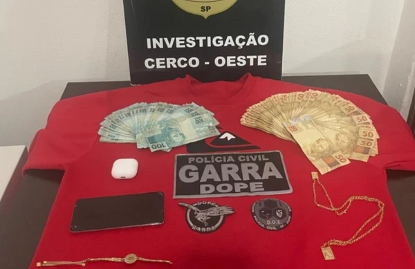 Fone de ouvido ajuda polícia a encontrar homem envolvido em roubo de quase R$ 10 de imóvel em área nobre 