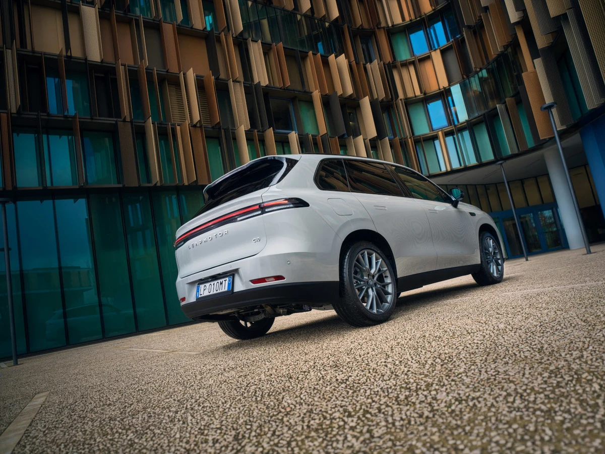 A estreia do SUV será em outubro, quando a Leapmotor vai inaugurar 34 concessionárias no mercado nacional