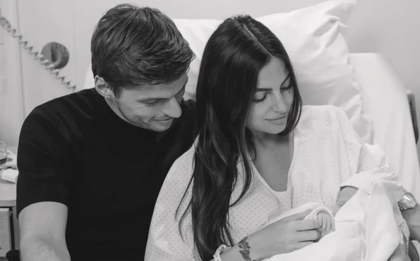Max Verstappen e Kelly Piquet comemoraram chegada da filha