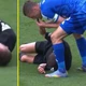 Imagem - Atacante tromba com árbitro e jogador pega apito do juiz caído para 'marcar falta'; veja