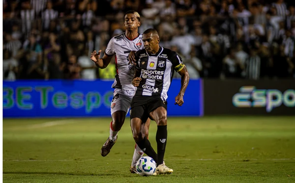 Ceará x Vitória no estádio Presidente Vargas