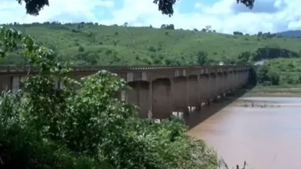 Ponte sobre o Rio Jequitinhonha 